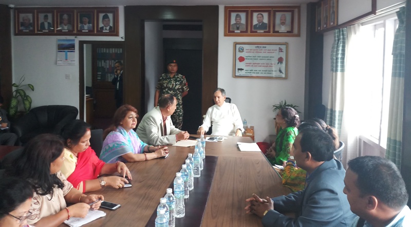 व्यूटि पार्लर व्यवसाय भ्याटमा दर्ताको व्यवस्थामा पुनः विचार गर्न अर्थमन्त्रीलाई आग्रह