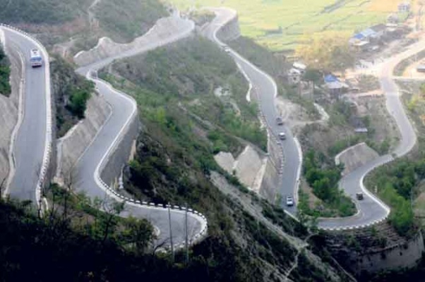 विपी राजमार्गमा ३२ सिटे बस चल्न पाउने,  सर्वोच्चले किन खारेज गर्यो  अन्तरिम आदेश ?