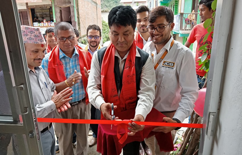 जेसीबी ब्रान्डका ‘रिटेल आउटलेट’ बेनीमा