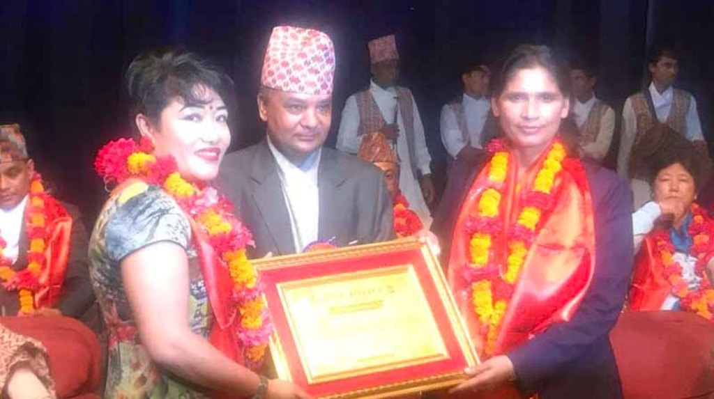 सुष्मा महरा राष्ट्रिय उद्यमी पुरस्कारबाट सम्मानित