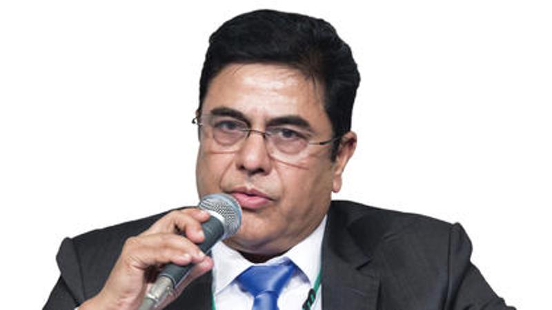 व्यवसायी र बैंकरलाई गर्भनरको चेतावनी ‘डण्डा चलाउन नपरोस्’