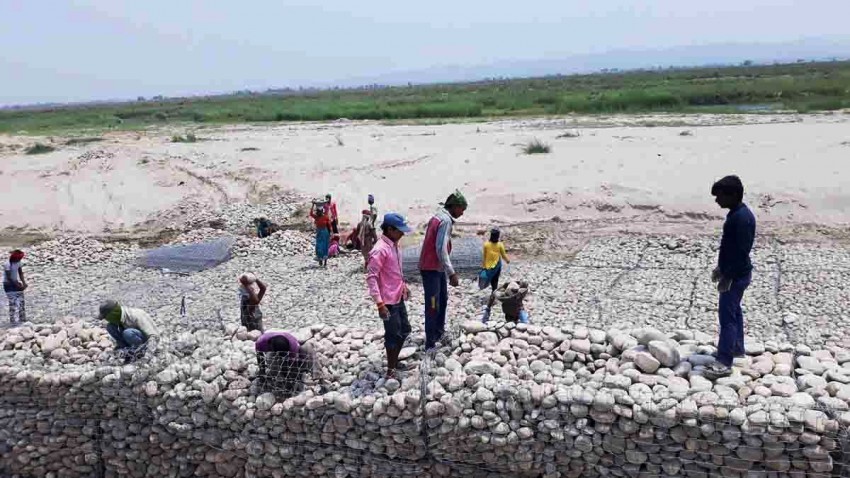 १५ वर्ष बित्दा पनि तटबन्ध अधुरै
