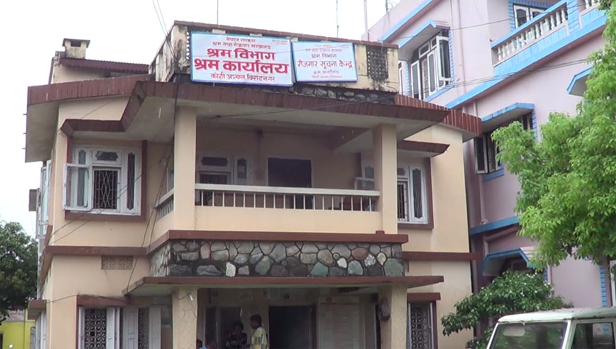 श्रम शोषण गरेको पोल खुल्ने डरले ५० बढी श्रमिकलाई थुनामा