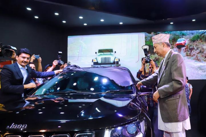 करोडौंका गाडी चढ्ने मन्त्री: जनतालाई गाडी नचढ्न सुझाब