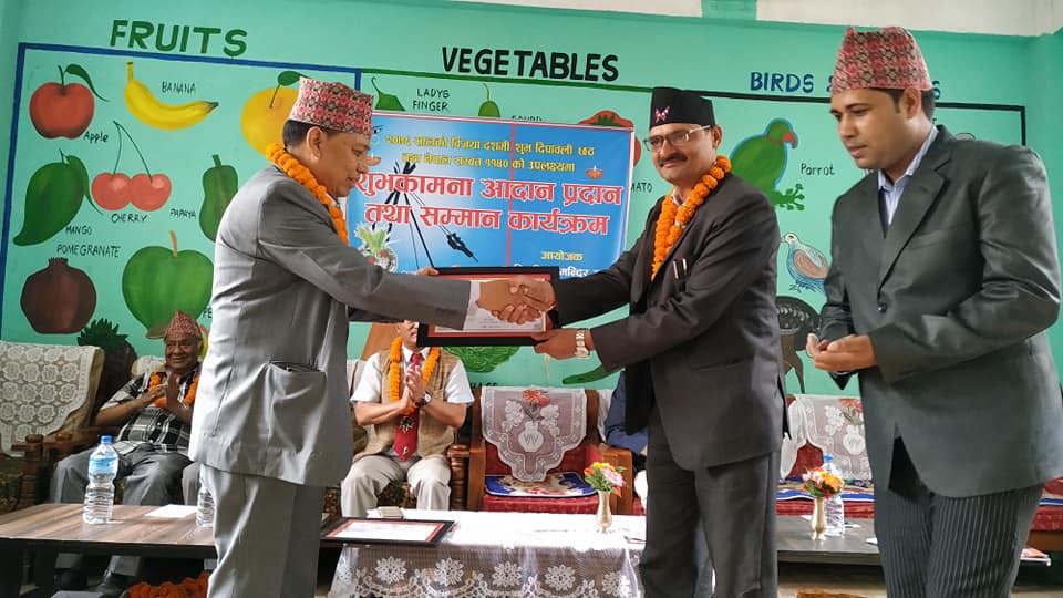 शान्ति शिक्षा मन्दिरका विद्यार्थिलाइ ईश्वरलाल फाउण्डेशनको दिवा खाना