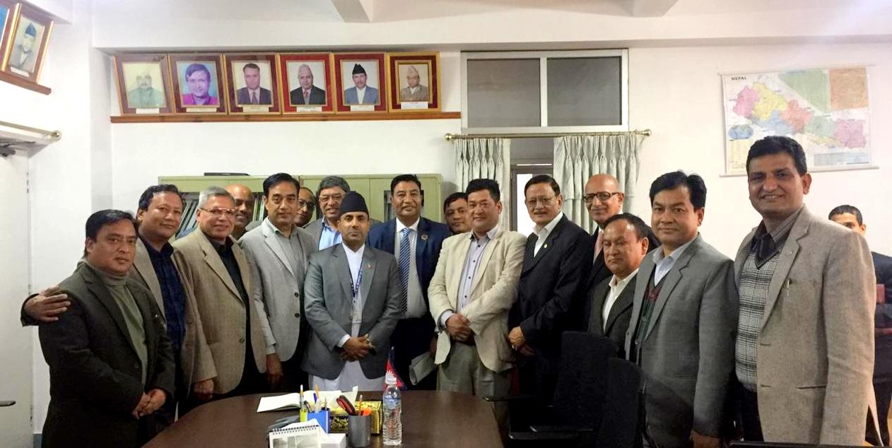 अर्थ सचिव र चेम्बर पदाधिकारी बीच भेटवार्ता