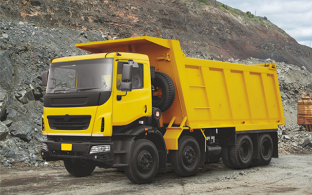 एक करोड ८६ लाखको सामानसहित दुई ट्रक नियन्त्रणमा