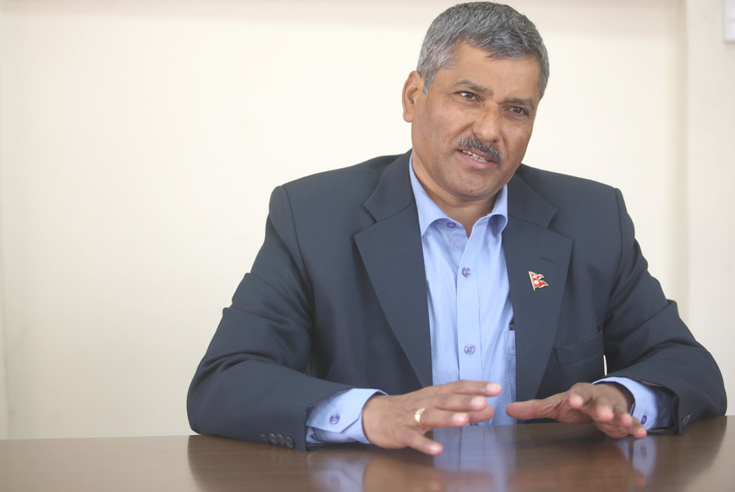 राष्ट्र बैंकका नवनियुक्त गभर्नर अधिकारीद्धारा पदभार ग्रहण