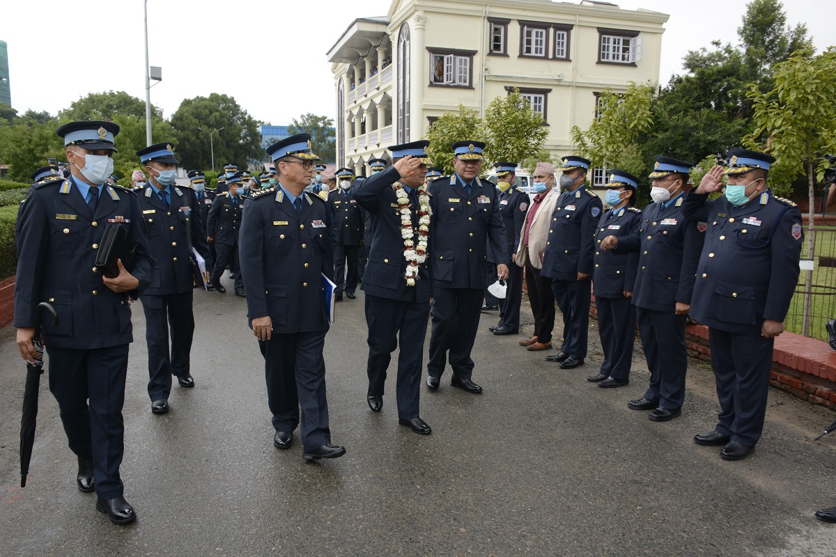 सरकारको निर्देशनअनुसार नै प्रहरी संगठनलाई साथमा लिएर खरो उत्रिन्छुः नवनियुक्त आईजीपी थापा