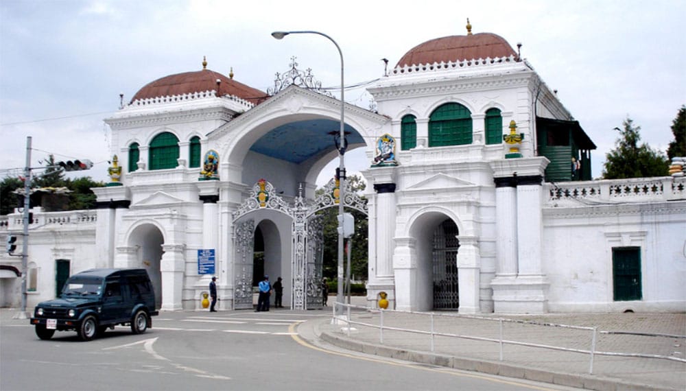 सिंहदरबारको पूर्वीढोकामा राखियो स्यानिटाइजर