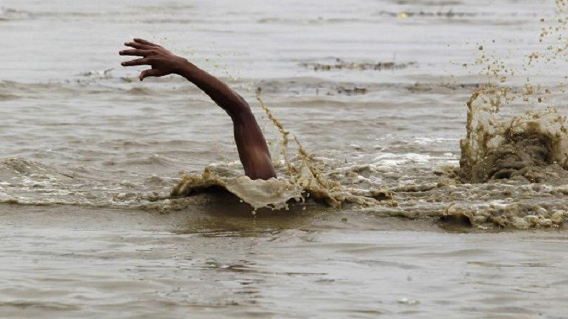 खोलाले बगाउँदा एकै परिवारका ४ जनाको मृत्यु