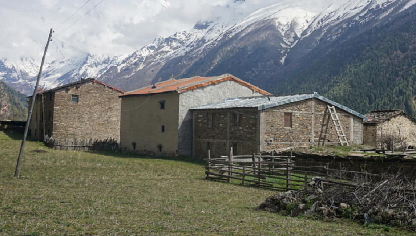 घाँटीबगरदेखि छाङरू जोड्ने कडा चट्टानी भीरमा घोडेटो बाटोको ट्र्याक