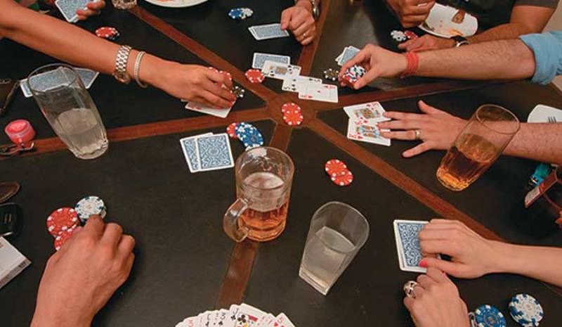 नगद नौ लाखसहित १५ जना जुवाडे पक्राउ