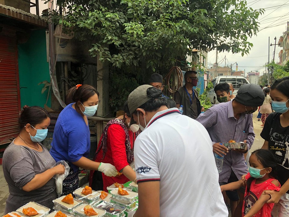 सुकुम्बासी बस्तीमा दैनिक १ हजार मानिसलाई खाना खुवाइने