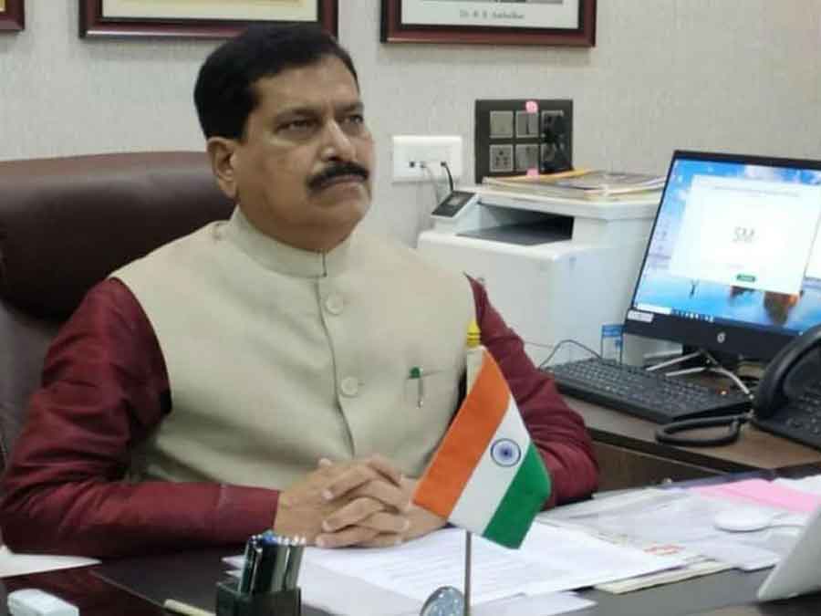 भारतीय रेल मन्त्री सुरेश अंगडीको कोरोनाका कारण निधन