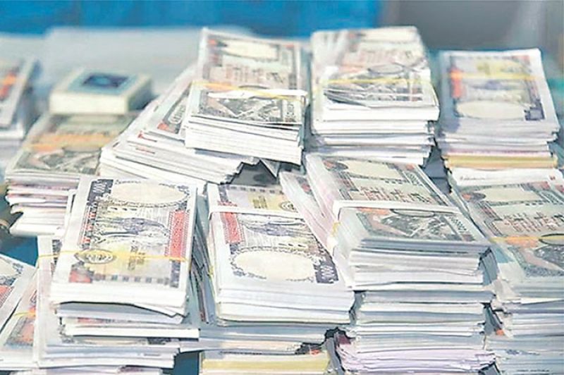 एक लाख रुपियाँको बिटोभित्र एउटा नक्कली हजारको नोट