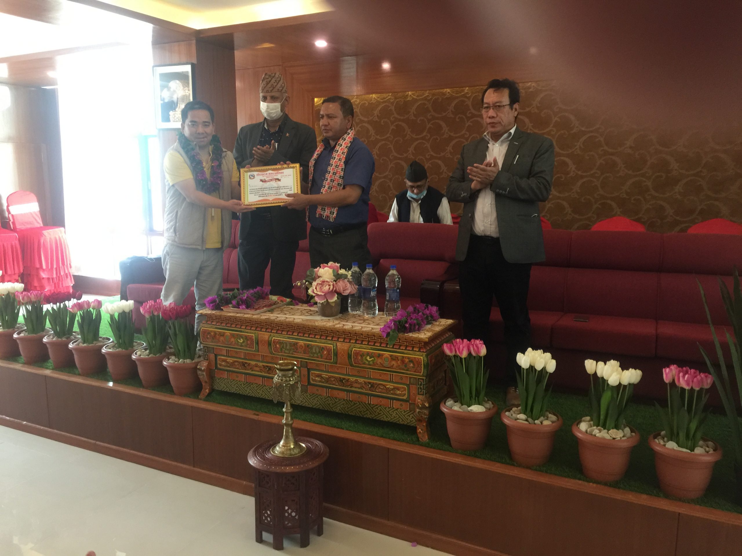 बागलुङका बाढी पहिरो पीडितलाई प्रभु बैंकको ५ लाख सहयोग