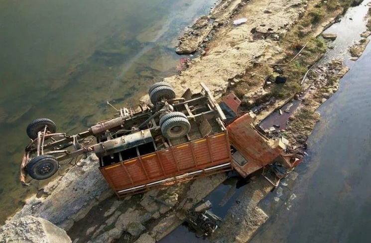 विवाह समारोहबाट फर्किएको गाडी दुर्घटना हुँदा १४ जनाको मृत्यु