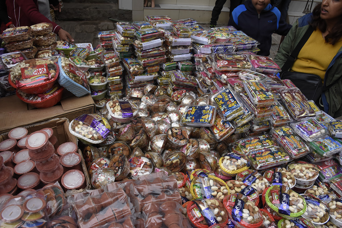 राजधानीका मुख्य व्यापारिक क्षेत्रमा तिहारको चहलपहल बढ्योे