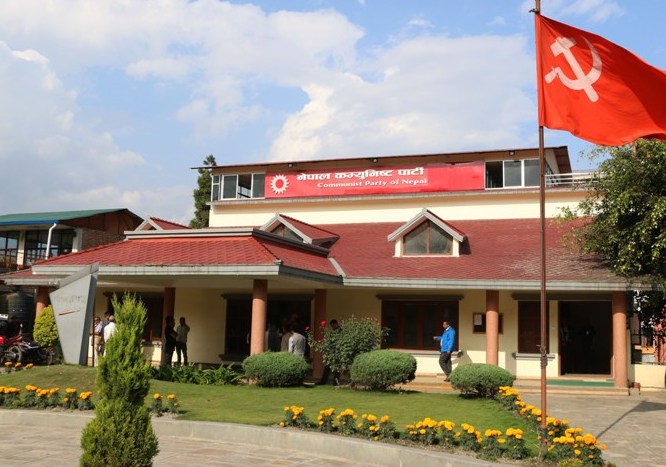 कब्जा गर्ने प्रतिष्पर्धासँगै नेकपा केन्द्रीय कार्यालयमा तालाबन्दी