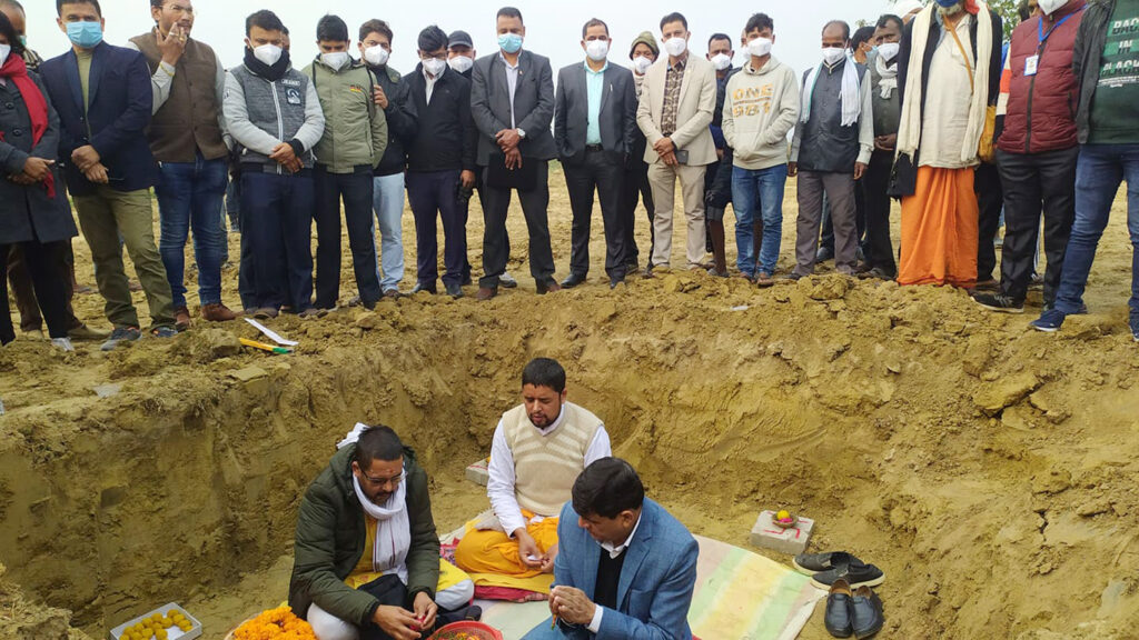 अर्घाखाँची सिमेन्टले रुपन्देहीको सियारीमा स्वास्थ्य केन्द्र बनाउँदै