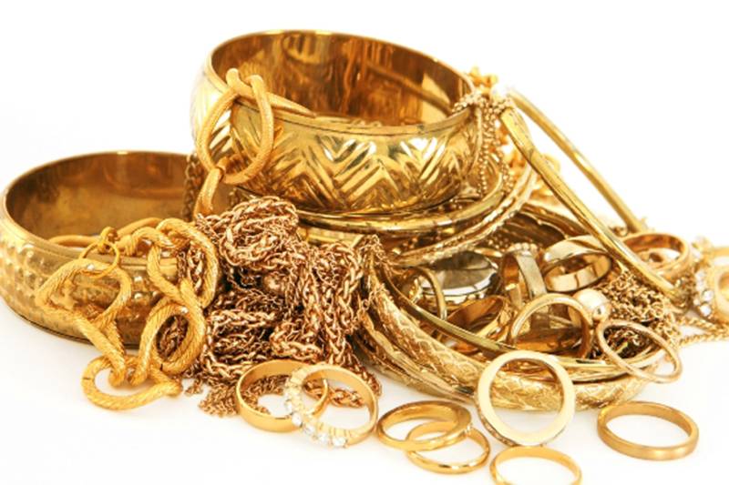 सुनको भाउ तोलामा ९०० रुपैयाँले घट्यो