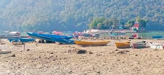 ४२ वर्षपछि फेवातालको जीर्ण बाँध मर्मत गरिदै