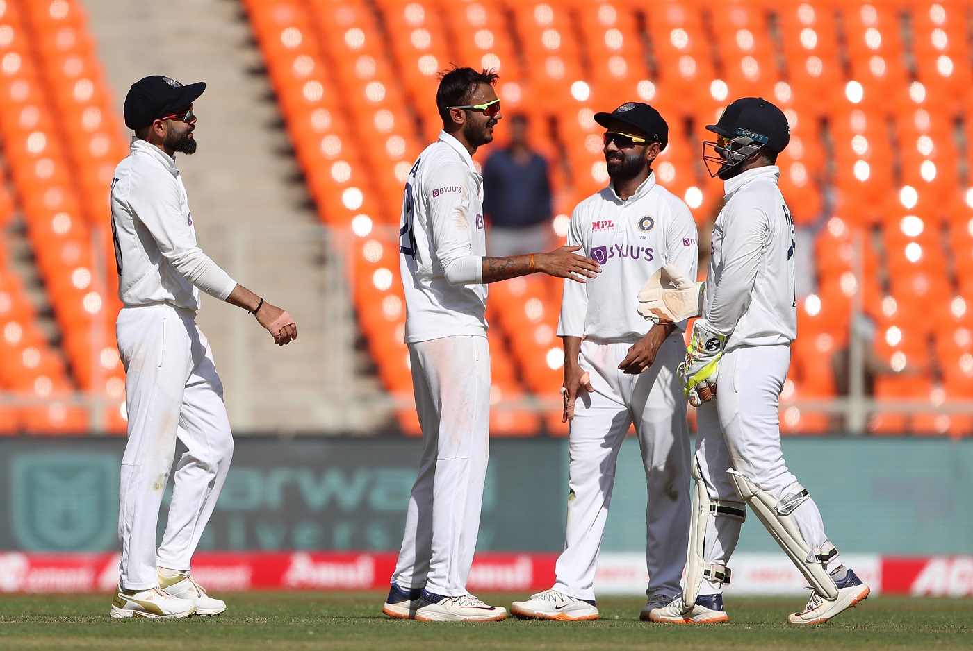 पहिलो इनिङमा इंग्ल्यान्ड २०५ रनमै अलआट