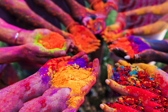 राजधानीमा सभ्य बन्न थाल्यो होली पर्व