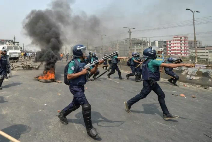 बङ्गलादेशमा सरकार विरोधी प्रदर्शनमा मृत्यु हुनेको सङ्ख्या ५० पुग्यो