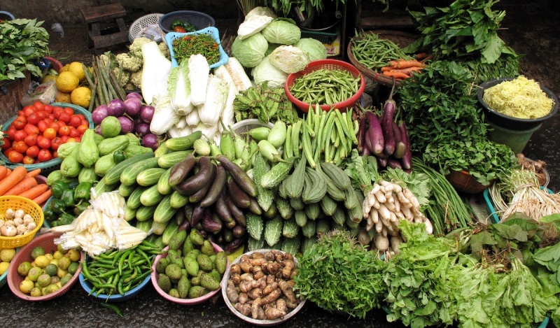 सागसब्जी, फलफूल किन्न जाँदै हुनुहुन्छ ? यस्तो छ आजको मूल्य