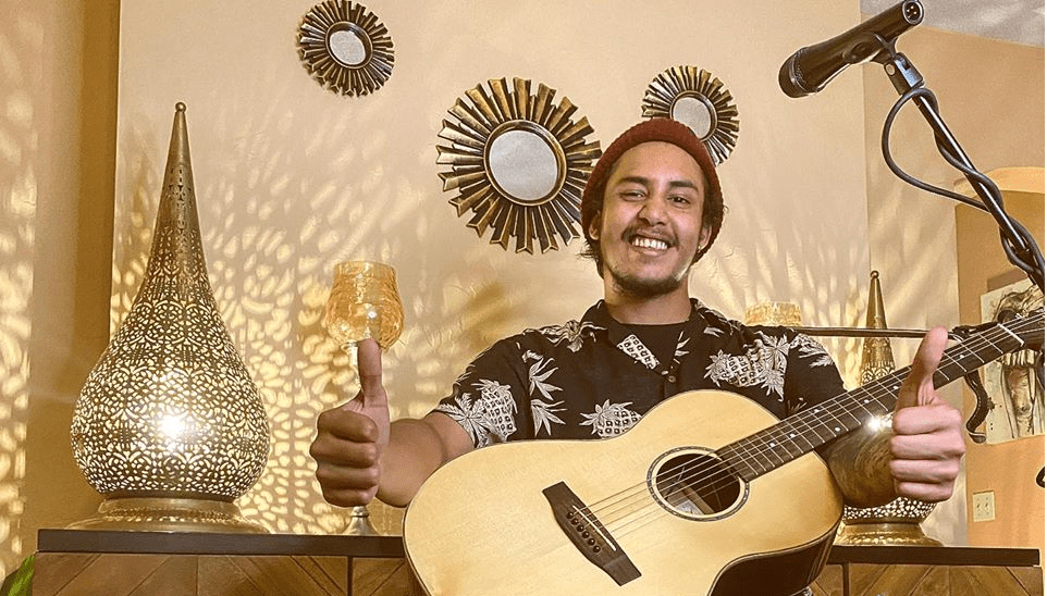 ‘अमेरिकन आइडल’को टप ७ बाट बाहिरिए दिवेश