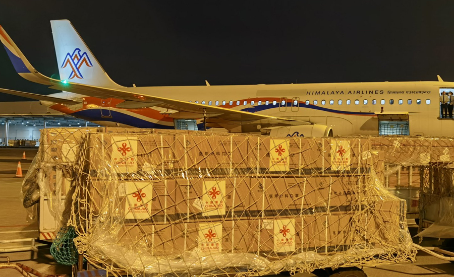 चीनले नेपाललाई थप स्वास्थ्य सामाग्री सहयोग गर्दै