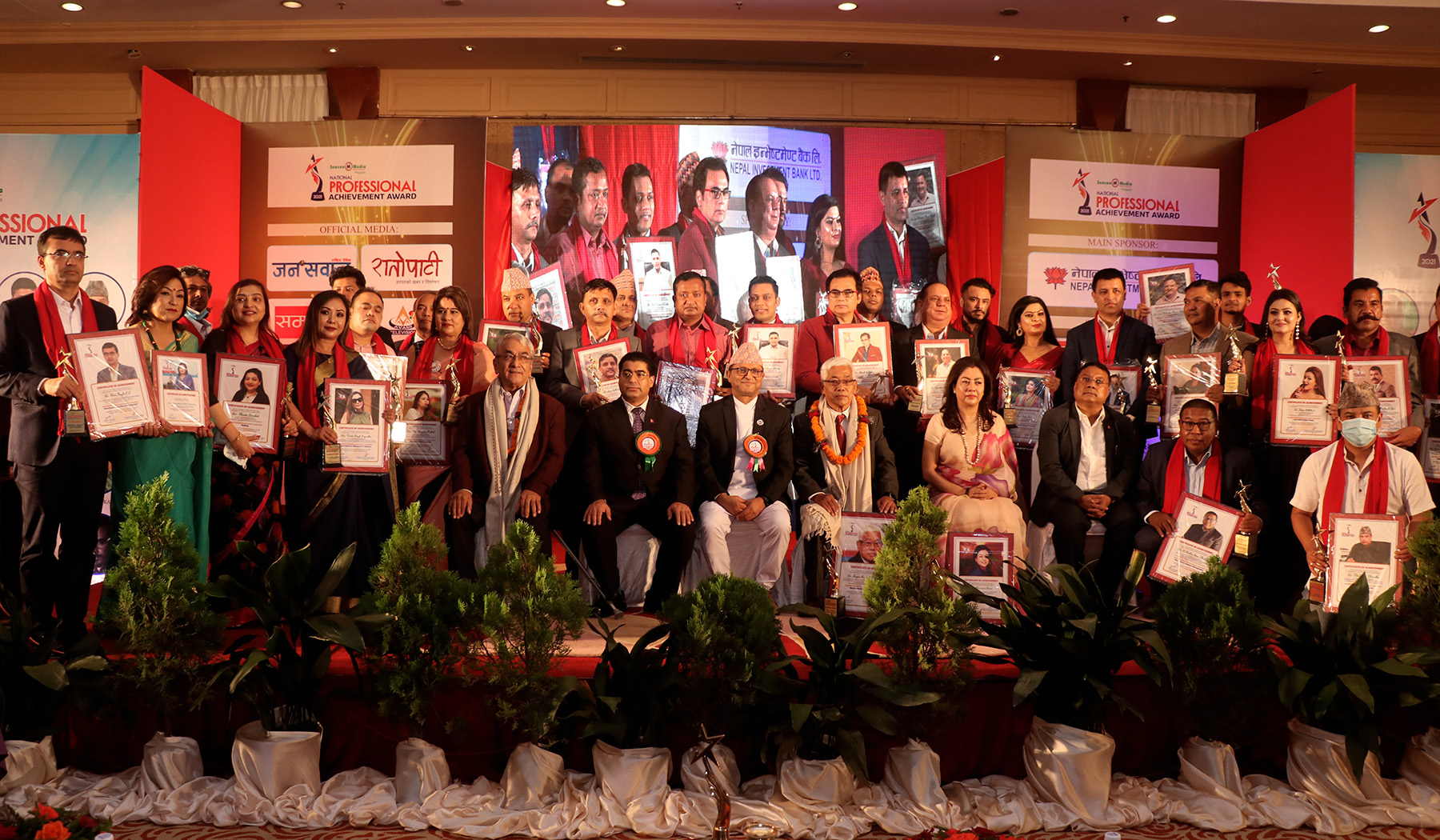 सिजन मिडियाद्वारा डा भोला रिजाललाई ‘लाइफ टाइम अचिभमेन्ट अवार्ड प्रदान