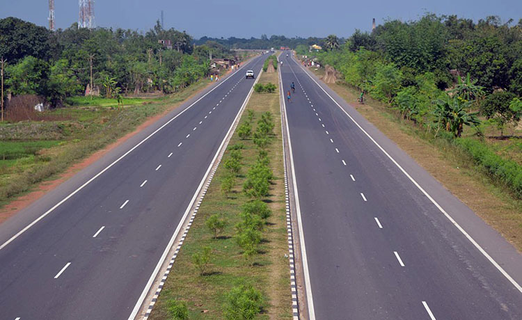 बिर्तामोडदेखि भद्रपुरसम्म चार लेनको सडक