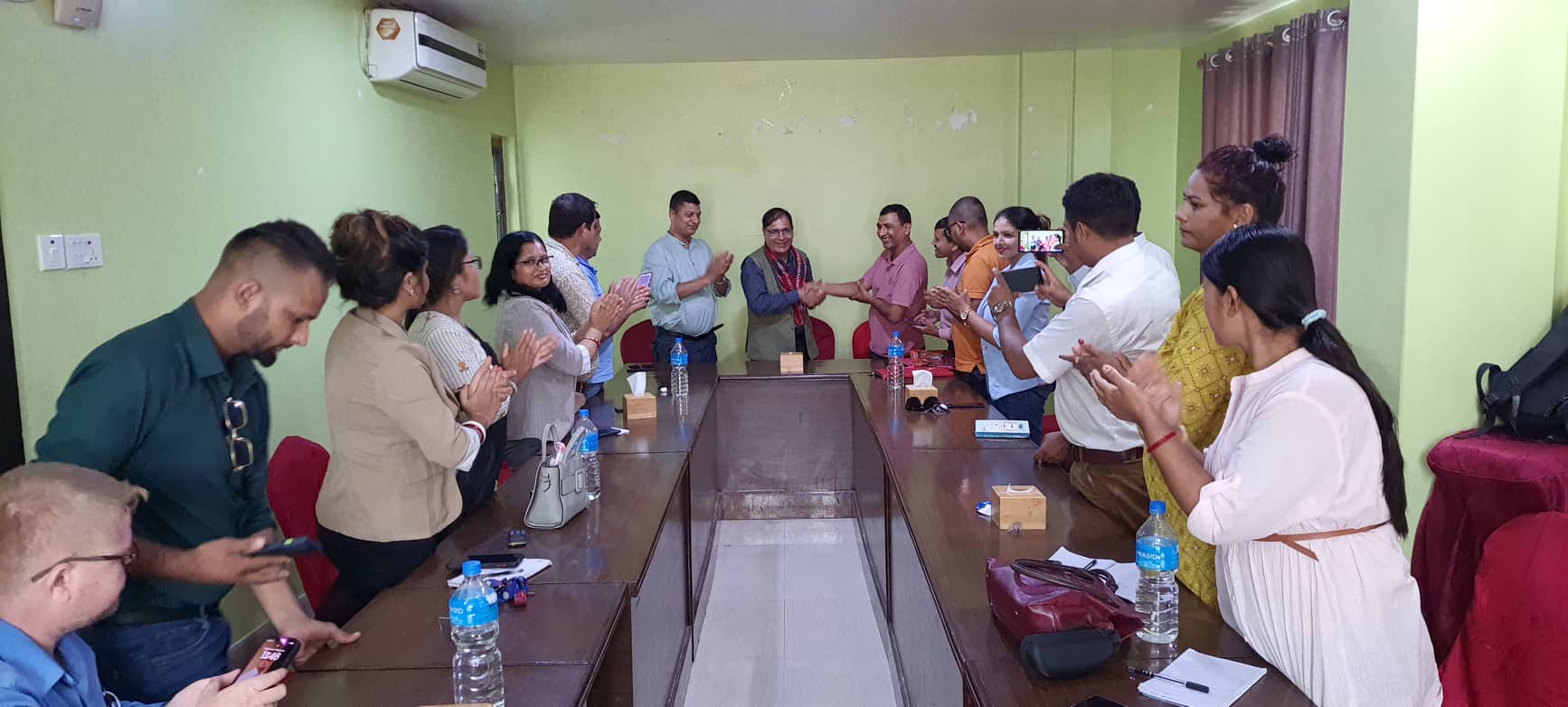 एकीकृत समाजवादी केन्द्रीय सदस्यले त्यागे पार्टी