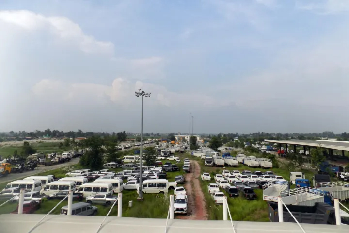 वीरगञ्ज नाकामा १७०० वटा नयाँ गाडी अलपत्र