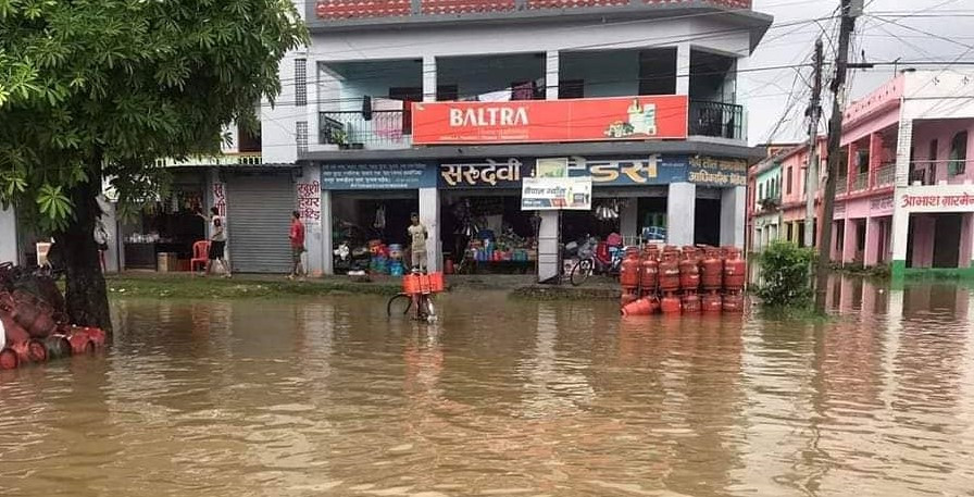 निरन्तरको वर्षाले नवदुर्गाको प्रसाद र आशीर्वाद थाप्न जानेलाई समस्या