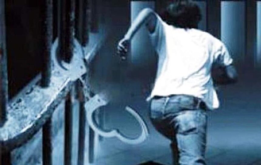 उपचारका क्रममा रहेका दुई कैदी बन्दी फरार