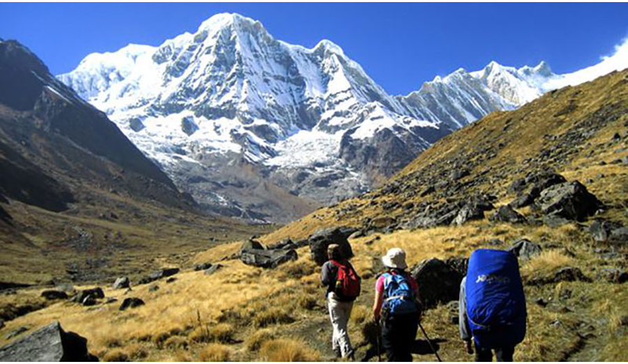 दसैँ बिदामा ह्वात्तै बढ्याे मनाङ जानेकाे संख्या