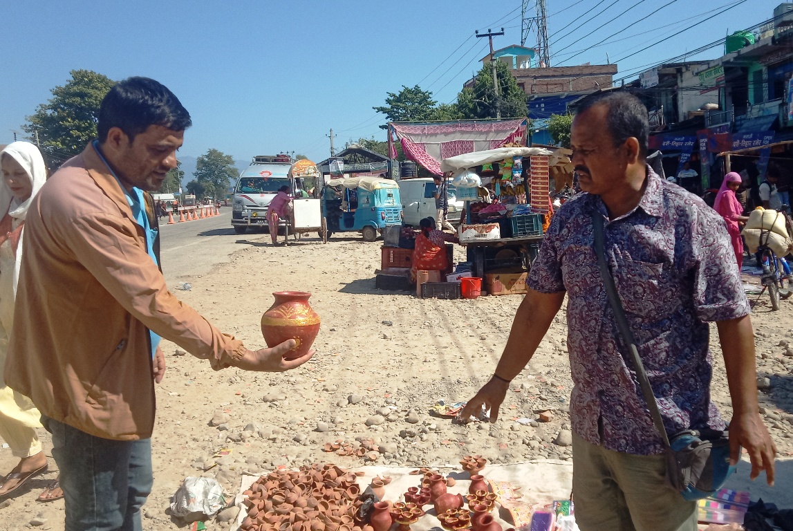 दिउँसो व्यापार, साँझ र बिहान चुनावी प्रचारप्रसार