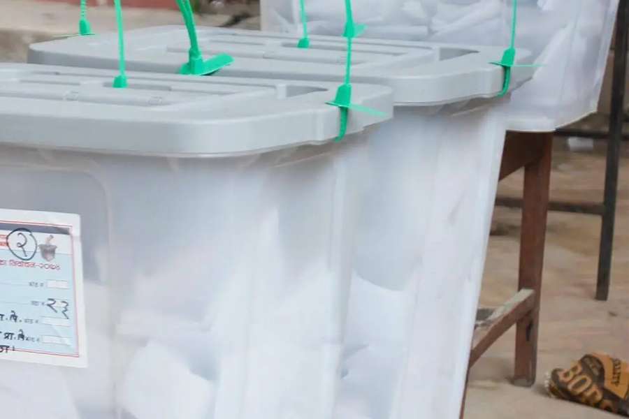 नेकपा बहुमतका कार्यकर्ताले फुटाए मतपेटिका