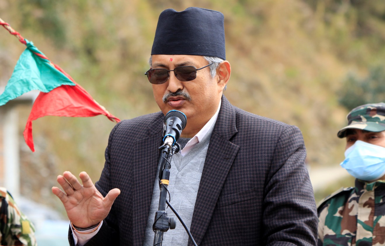 पूर्वगृहमन्त्री बालकृष्ण खाँण निवासबाटै पक्राउ