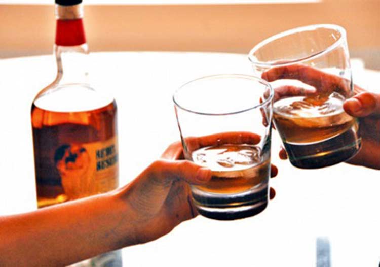 विषाक्त मदिराले भारतमा ३७ जनाको मृत्यु