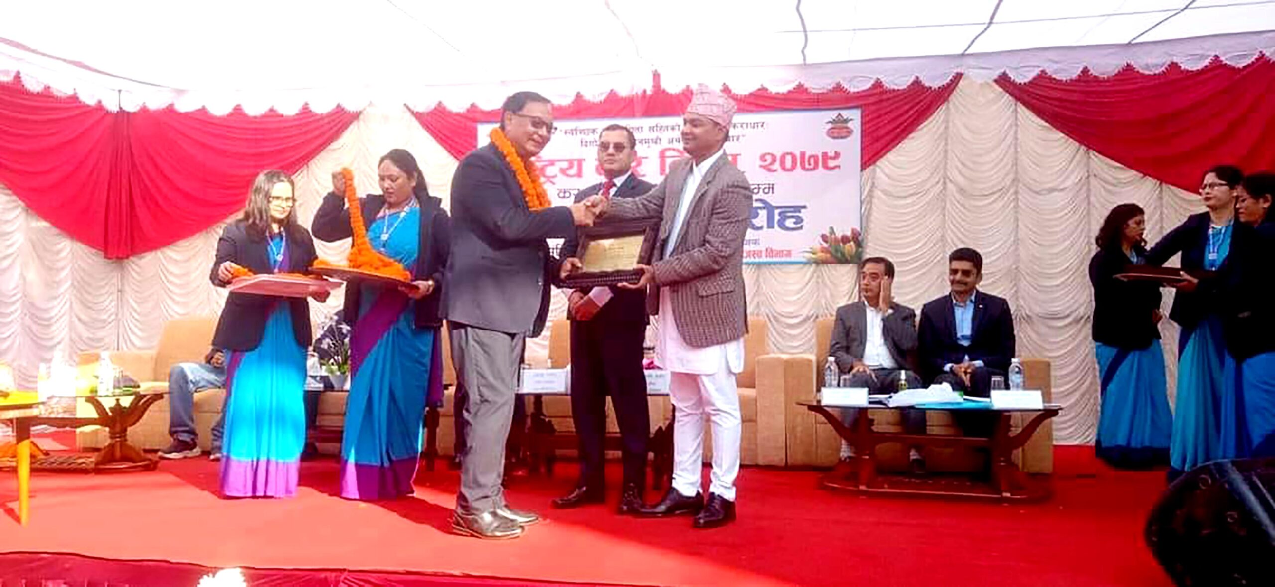 सर्वाधिक आयकर तिर्ने मनकामना केबलकार सम्मानित