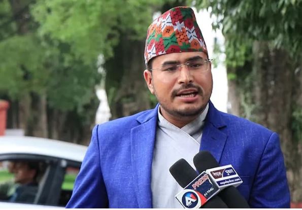 माओवादी भन्दा दाेब्बर मतले अगाडि ज्ञानेन्द्र