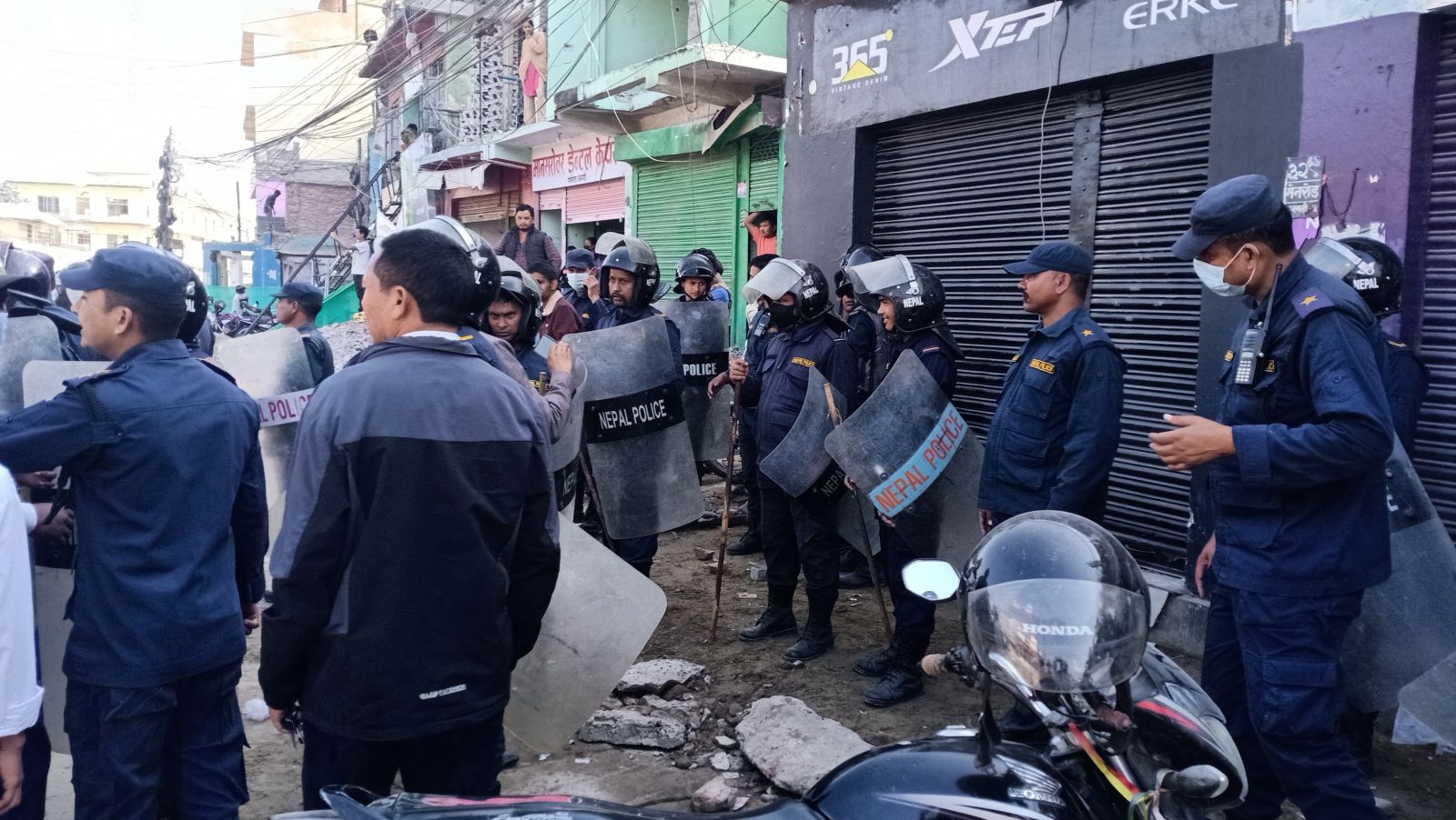 कैलाली प्रहरीको नियन्त्रणमा रहेका विद्यार्थीलाई रिहाइ गर्न विद्यार्थी संगठनहरूको माग