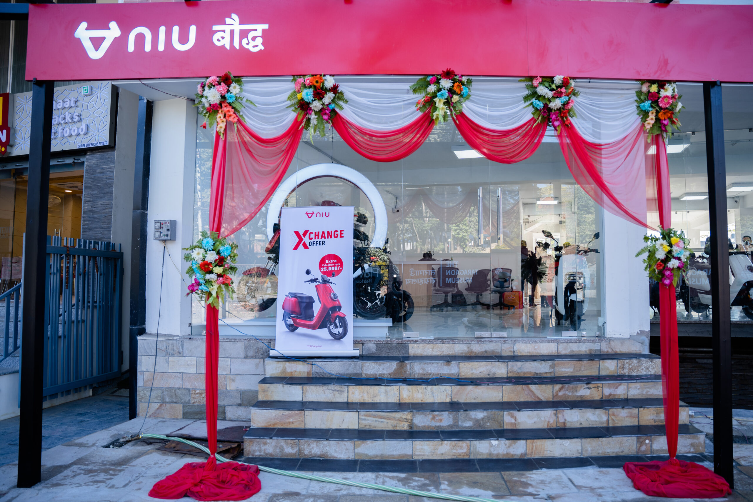 ‘न्यु’ इलेक्ट्रिक स्कुटरको नयाँ शाेरूम बाैद्धमा उद्घाटन (फोटो सहित)