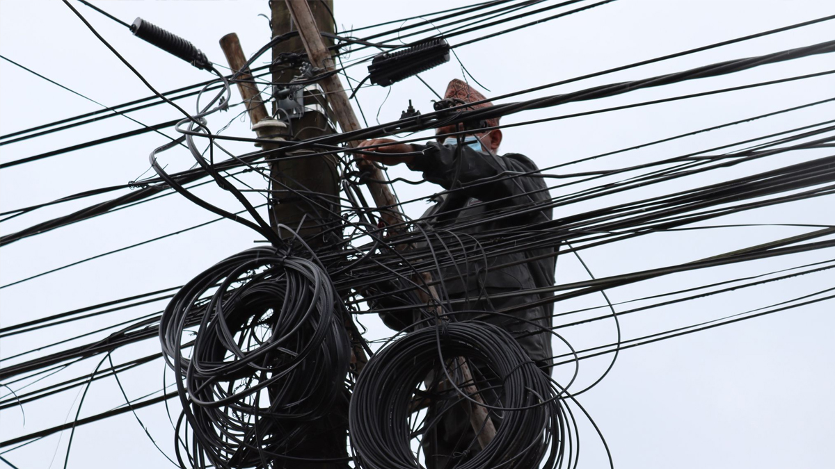 ठमेल क्षेत्रका अवस्थित इन्टरनेटका तार काट्न शुरु