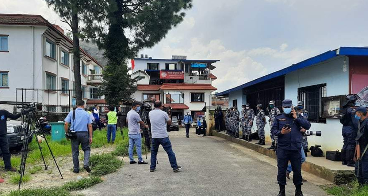 सरकार गठनबारे सबै विकल्पमा खुला राख्ने माओवादीको निर्णय